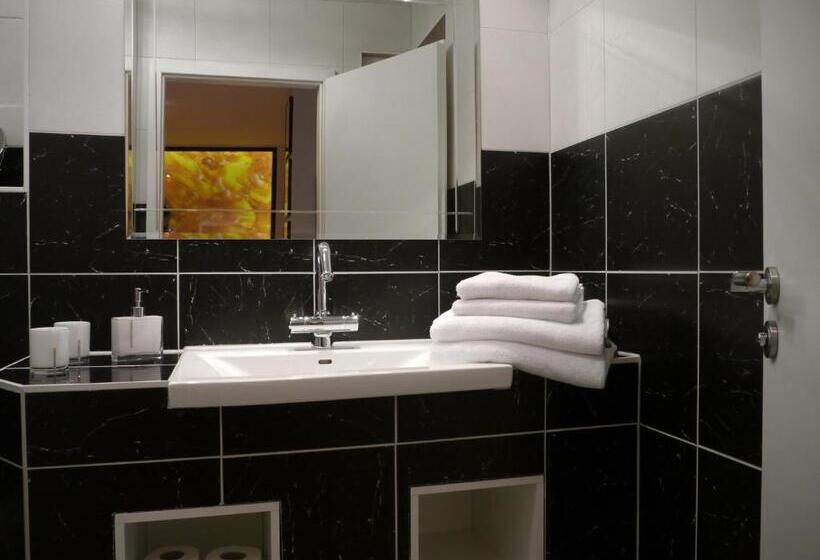 スタンダードルーム, Oma's Küche & Quartier