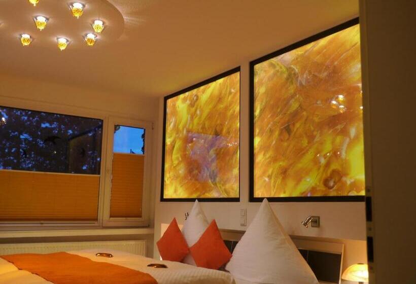 スタンダードルーム, Oma's Küche & Quartier