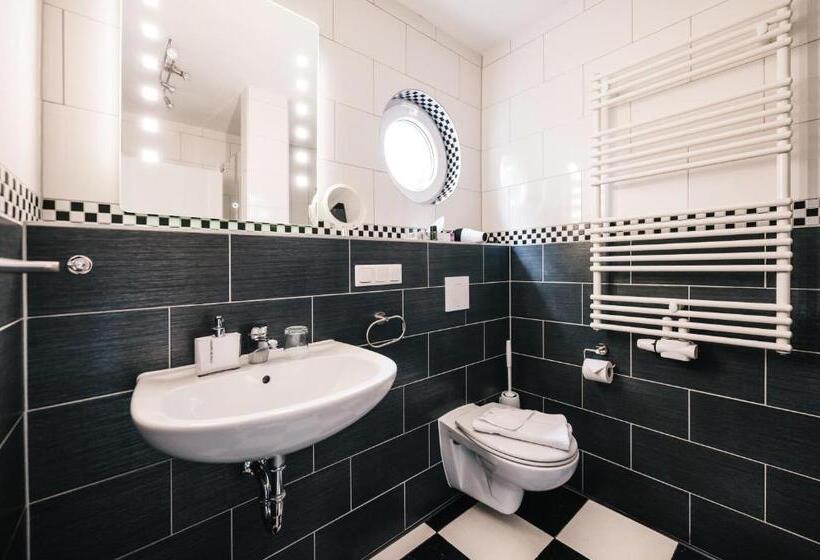 スタンダードシングルルーム, Oma's Küche & Quartier