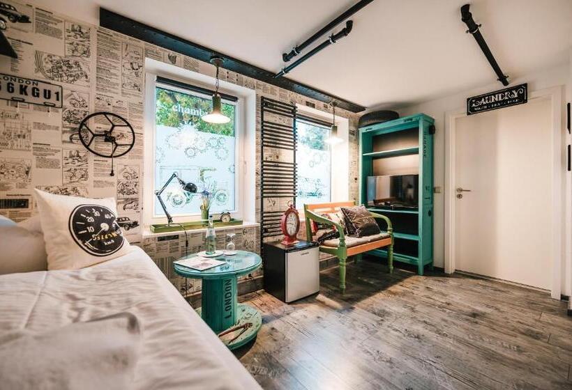 スタンダードシングルルーム, Oma's Küche & Quartier