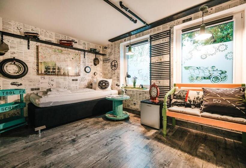 スタンダードシングルルーム, Oma's Küche & Quartier