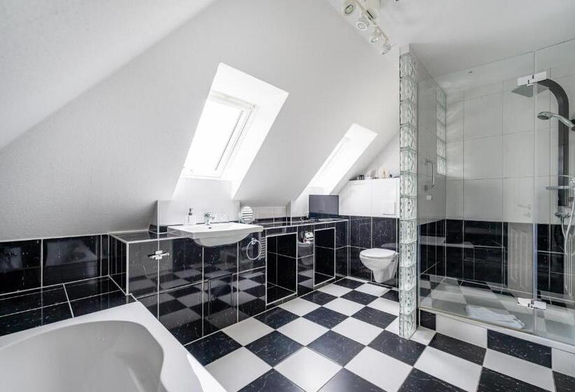 スイート, Oma's Küche & Quartier