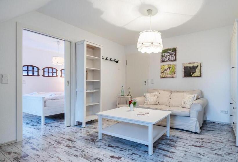 Люкс, Oma's Küche & Quartier