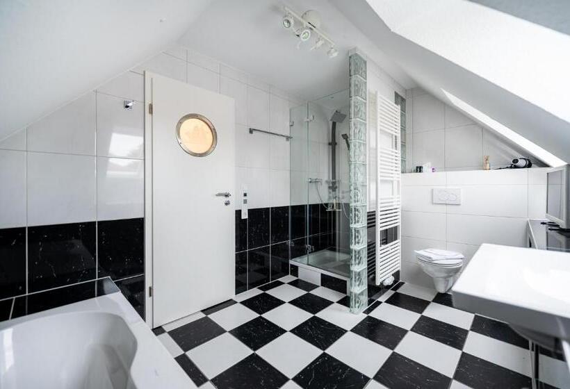 スイート, Oma's Küche & Quartier