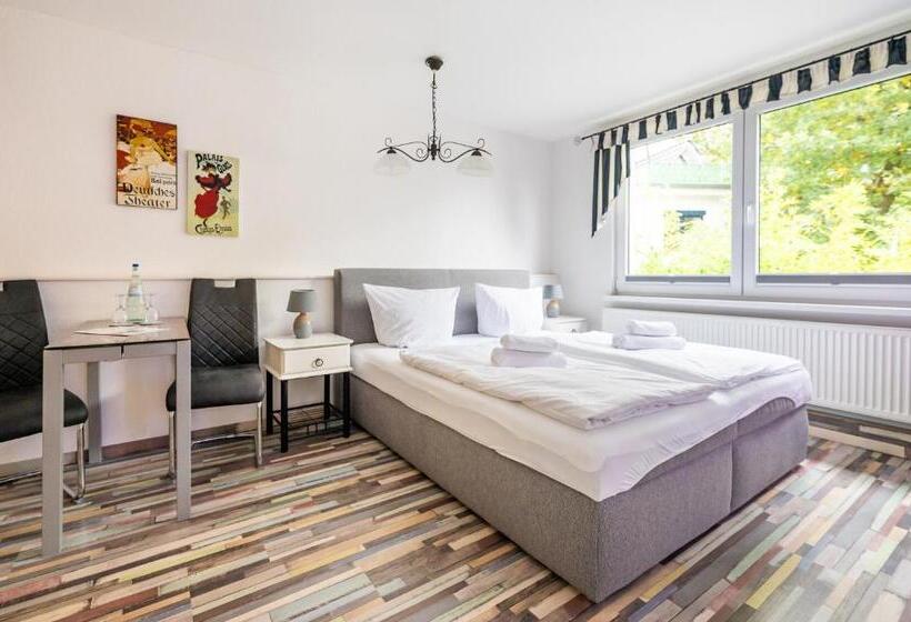 スタンダードルーム, Oma's Küche & Quartier