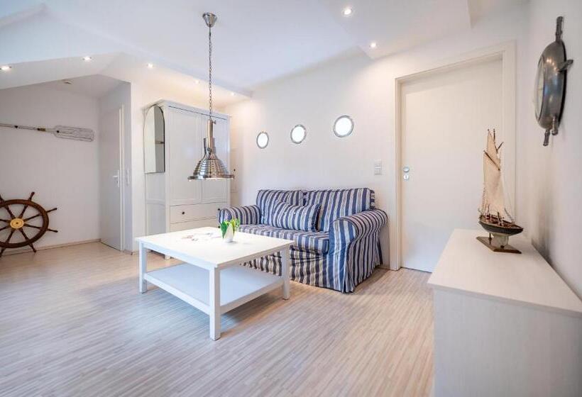 Люкс, Oma's Küche & Quartier