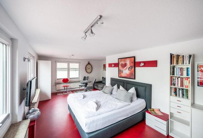 ジュニアスイート, Oma's Küche & Quartier