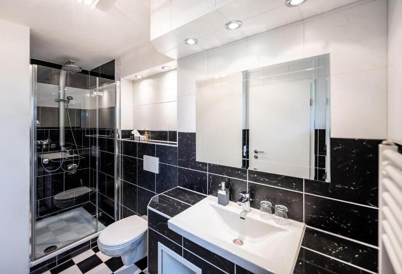 スタンダードルーム, Oma's Küche & Quartier