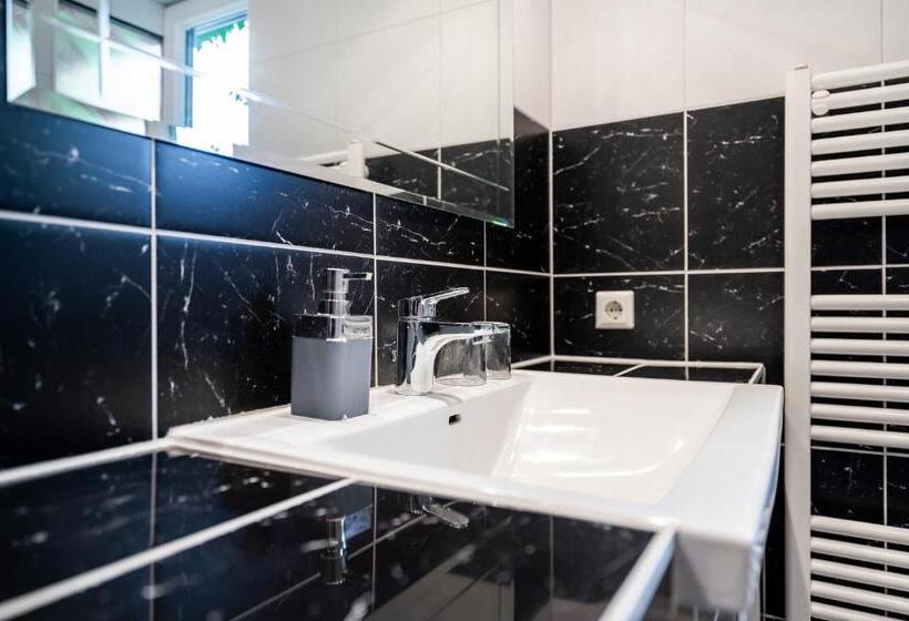 スタンダードルーム, Oma's Küche & Quartier