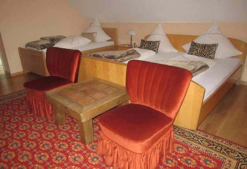 标准三人间, Restaurant Jonkhans