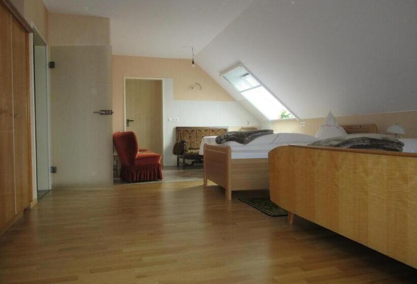 标准三人间, Restaurant Jonkhans