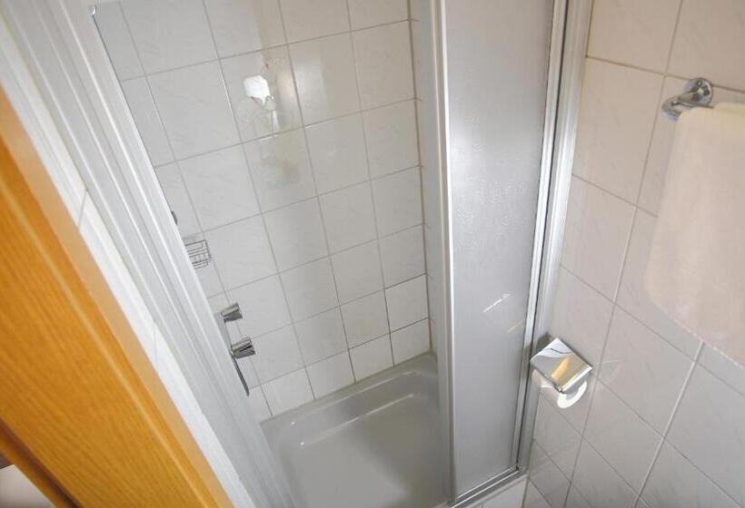 이코노미 룸, Restaurant Wanders