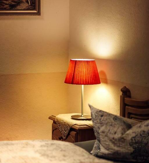 スタンダードルーム, Und Restaurant Peking