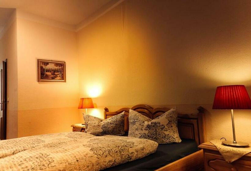 スタンダードルーム, Und Restaurant Peking