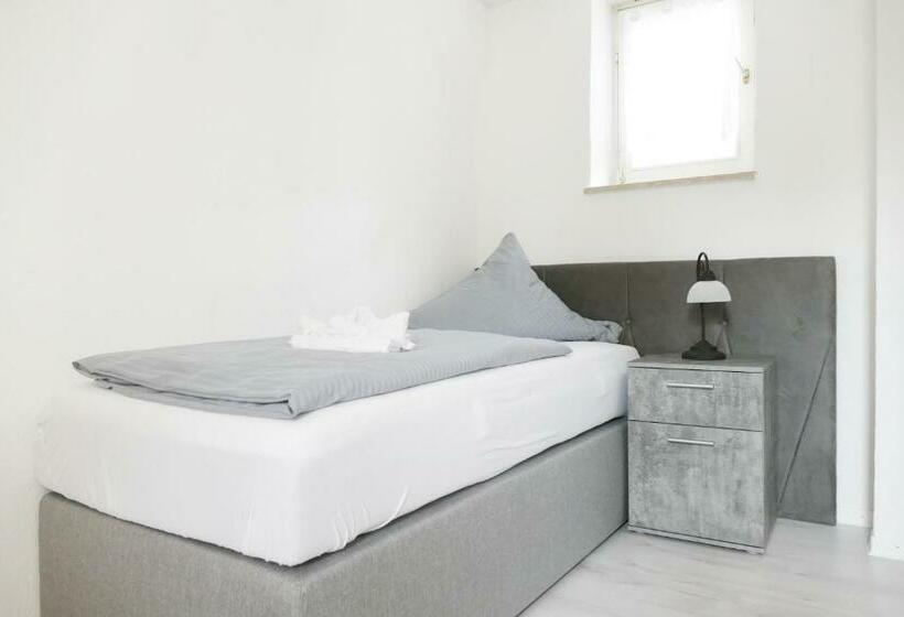 غرفة قياسية ثلاثية, Weserstuben