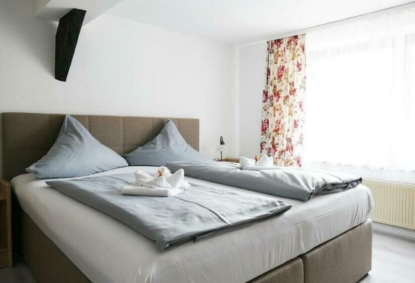 غرفة قياسية ثلاثية, Weserstuben