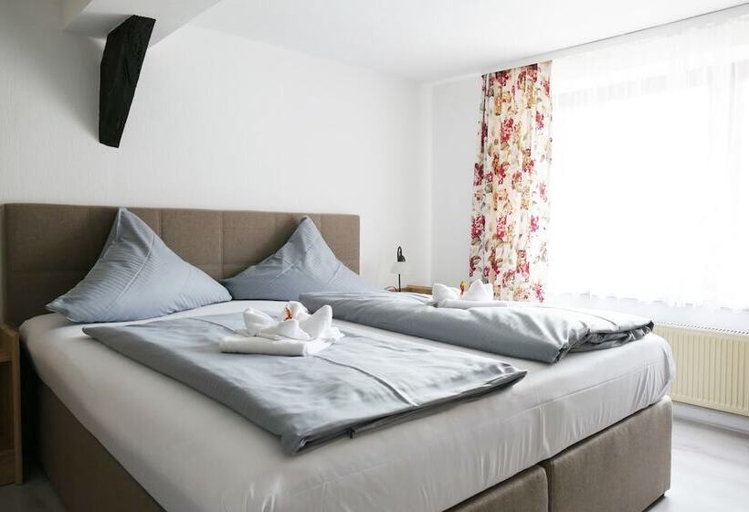 غرفة قياسية ثلاثية, Weserstuben