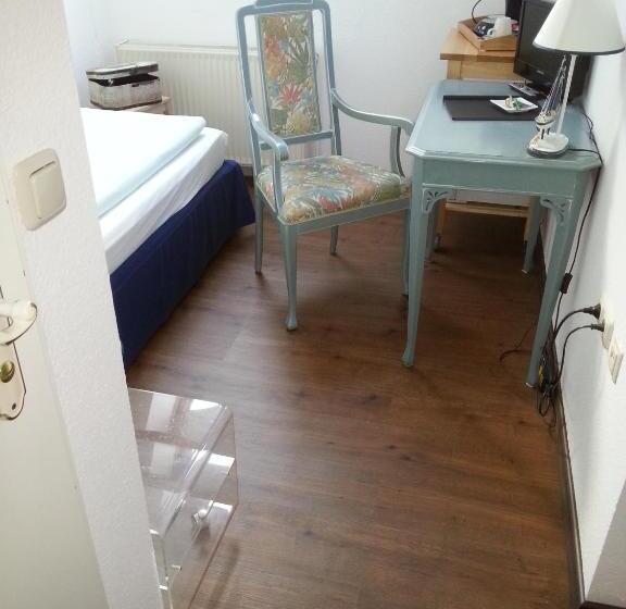 غرفة أساسية فردية, Willert