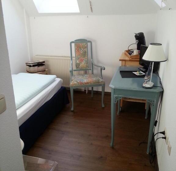 غرفة أساسية فردية, Willert