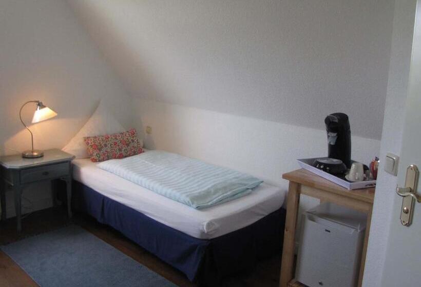 Quarto Estandar Individual, Willert