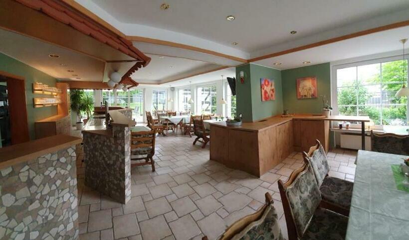 标准三人间, Zum Kreuzberg