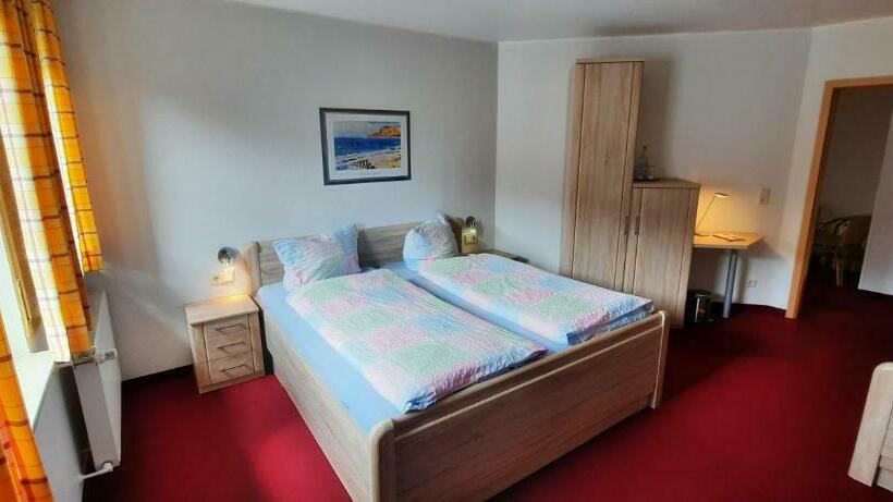 标准三人间, Zum Kreuzberg