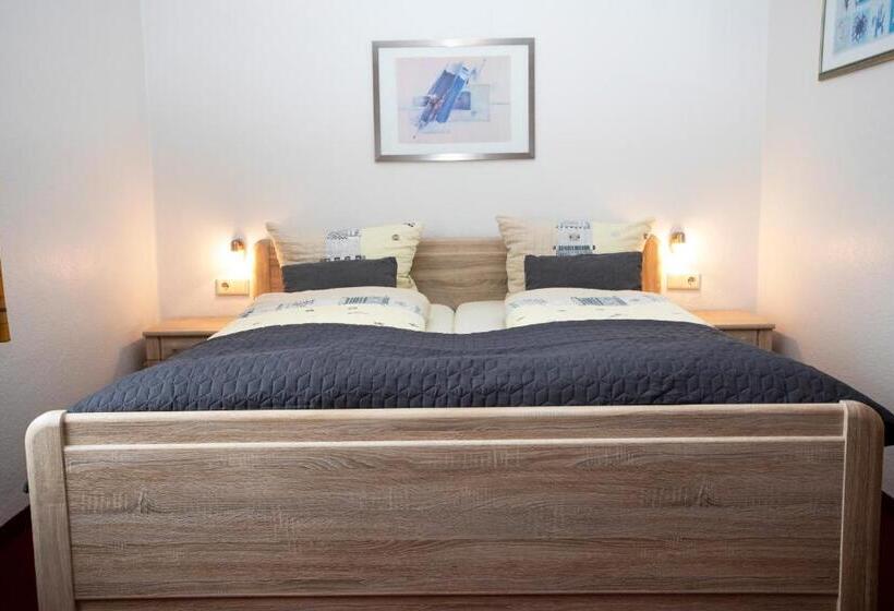 标准三人间, Zum Kreuzberg