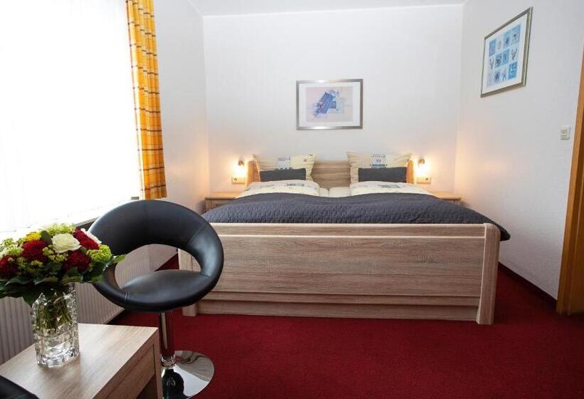 标准三人间, Zum Kreuzberg