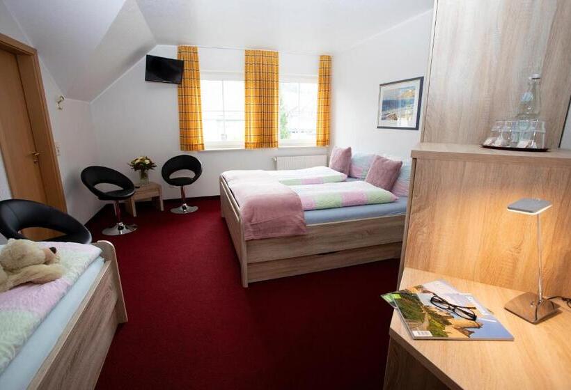 标准三人间, Zum Kreuzberg