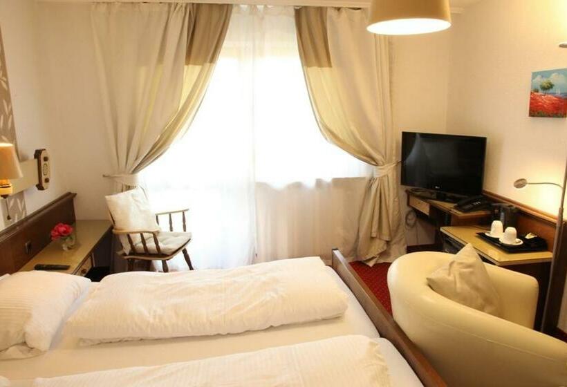 Classic room with balcony, Kurhotel Würdinger Hof