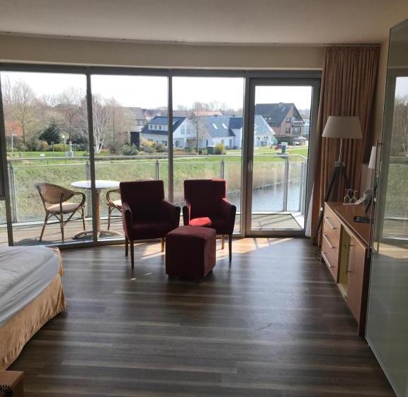 جناح جونيور, Nordseehotel Benser Hof Am Hafen