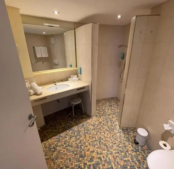 Suite with lake view, Nordseehotel Benser Hof Am Hafen