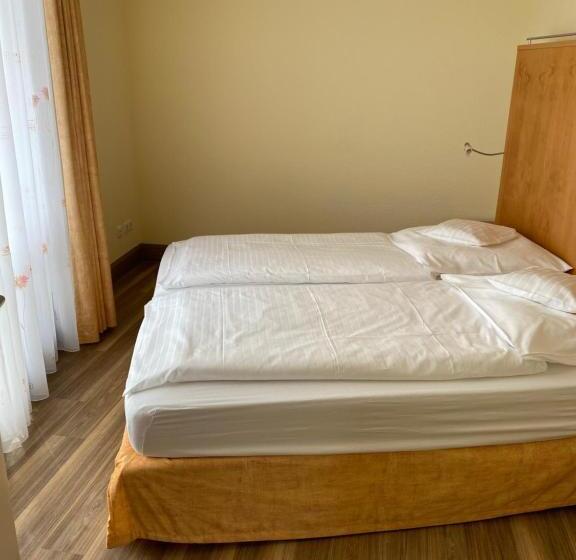 Suite with lake view, Nordseehotel Benser Hof Am Hafen
