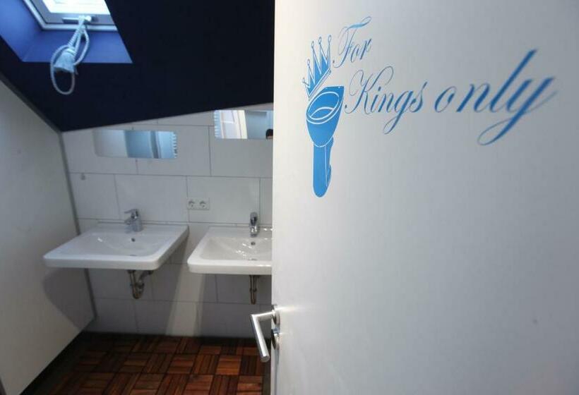 اتاق استاندارد با سرویس بهداشتی مشترک, Old Kings Design Hostel