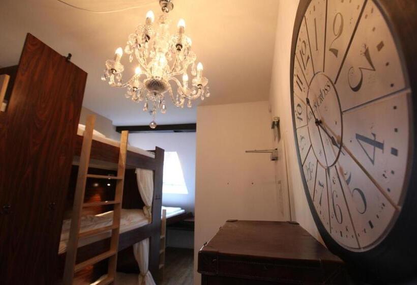 اتاق خانوادگی با سرویس بهداشتی مشترک, Old Kings Design Hostel