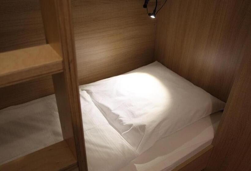 اتاق خانوادگی با سرویس بهداشتی مشترک, Old Kings Design Hostel