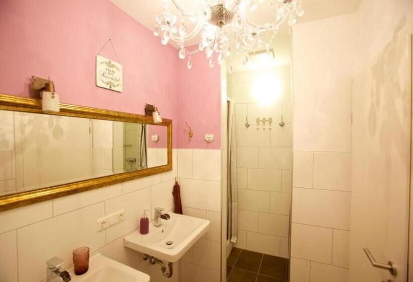 Семейный Номер Совместный Санузел, Old Kings Design Hostel