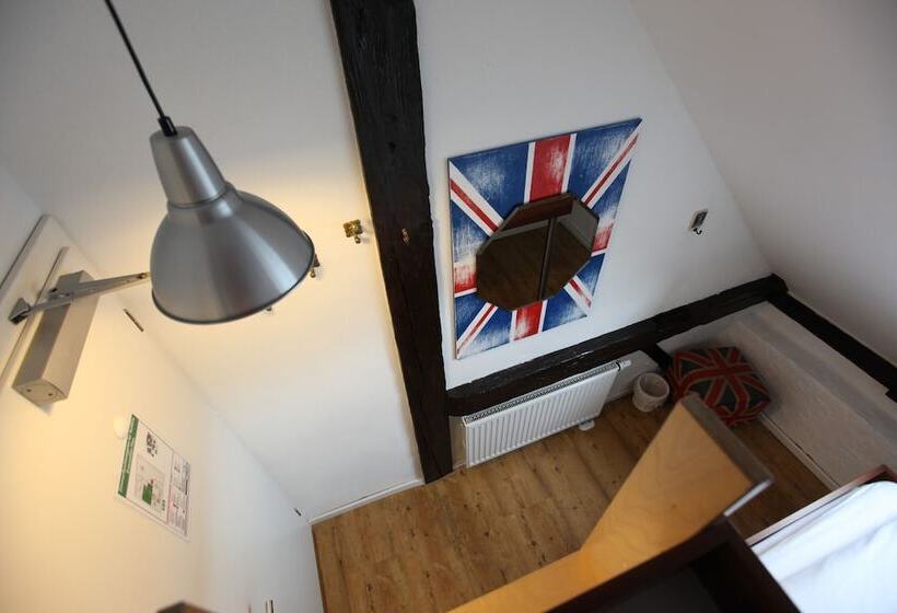 اتاق استاندارد با سرویس بهداشتی مشترک, Old Kings Design Hostel