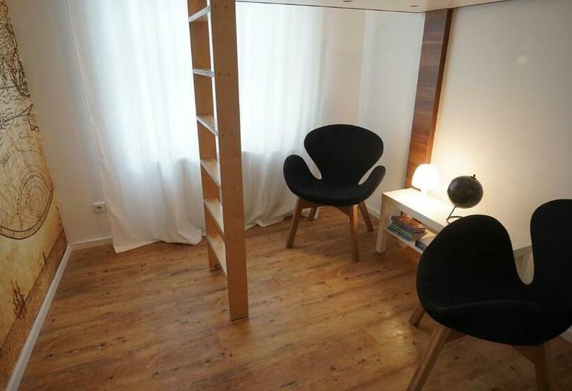 اتاق استاندارد با سرویس بهداشتی مشترک, Old Kings Design Hostel