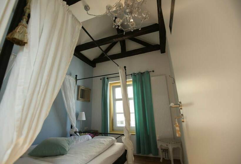 اتاق استاندارد با سرویس بهداشتی مشترک, Old Kings Design Hostel