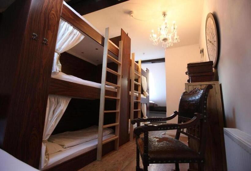 اتاق خانوادگی با سرویس بهداشتی مشترک, Old Kings Design Hostel