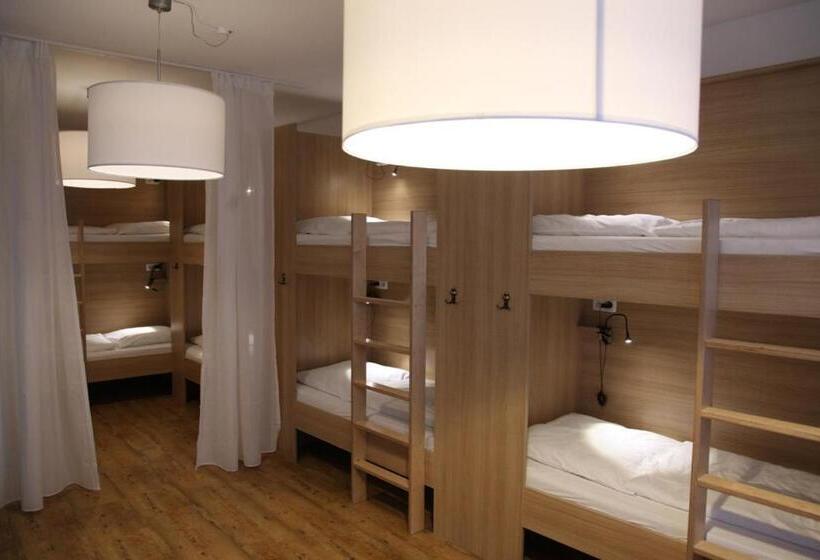 اتاق خانوادگی با سرویس بهداشتی مشترک, Old Kings Design Hostel