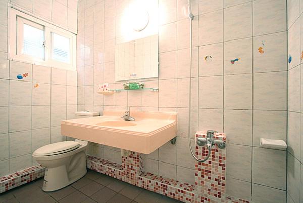 اتاق استاندارد چهارنفره با بالکن, Da Wan Hostel