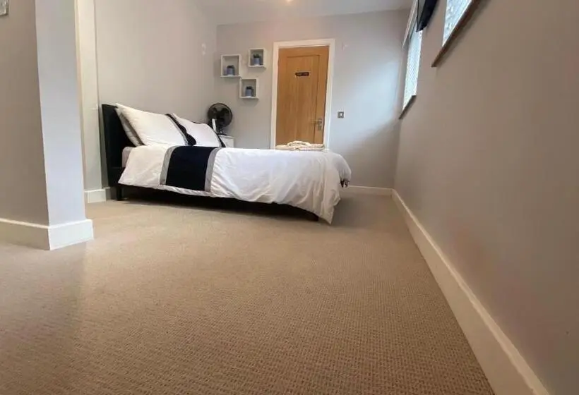コンフォートトリプルルーム, Deepcut Lodge Bed & Breakfast