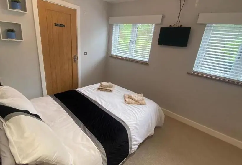 コンフォートトリプルルーム, Deepcut Lodge Bed & Breakfast