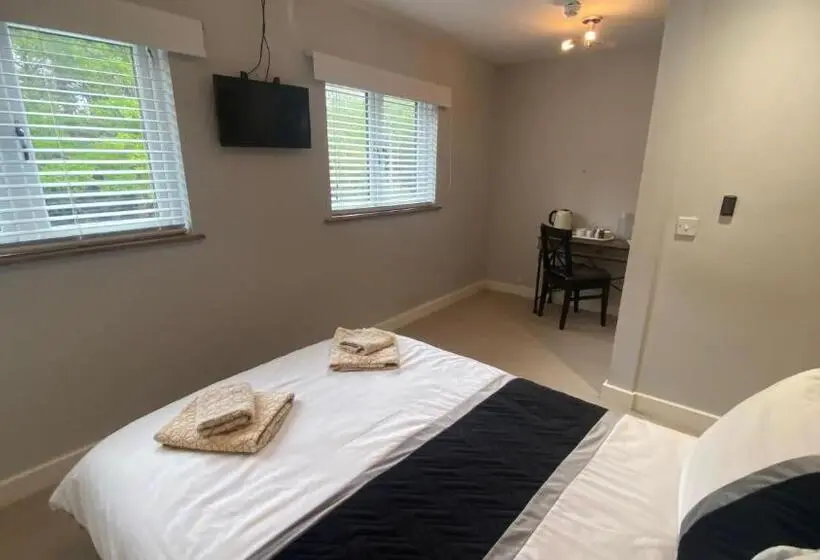 コンフォートトリプルルーム, Deepcut Lodge Bed & Breakfast