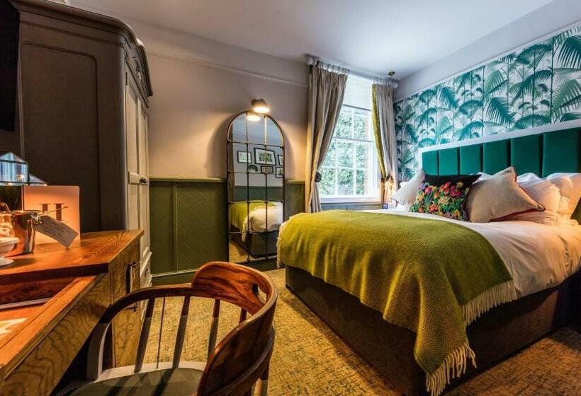 غرفة قياسية, Hand And Spear