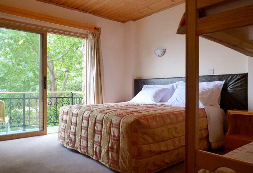 발코니가 있는 4인용 스탠다드 룸, Mountain Rose Hotel & Restaurant