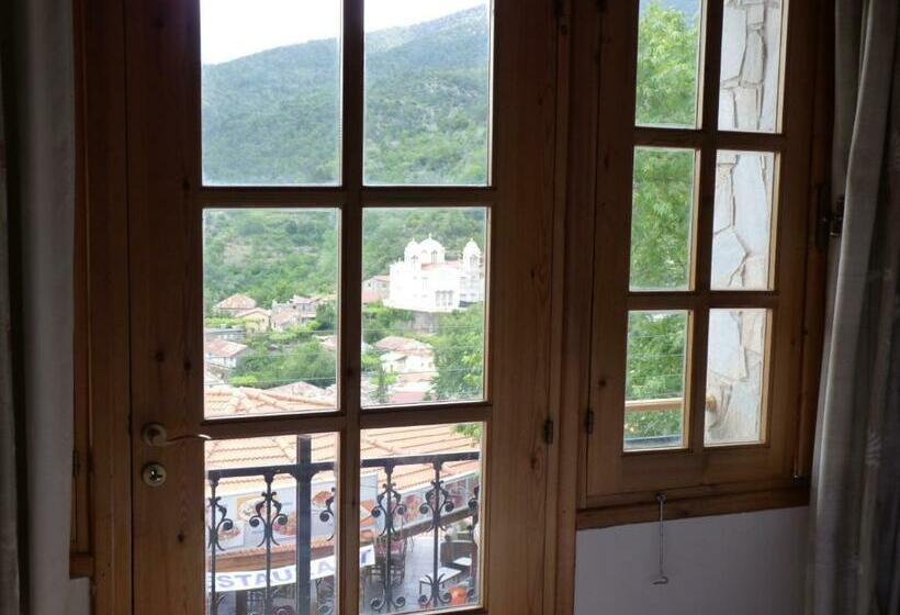 발코니가 있는 4인용 스탠다드 룸, Mountain Rose Hotel & Restaurant