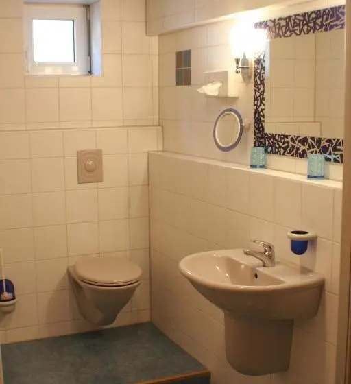 Standard Yhden Hengen Huone, Rebstock